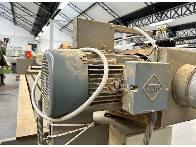 Tornado 300 langbandschuurmachine - afbeelding 6 van  9