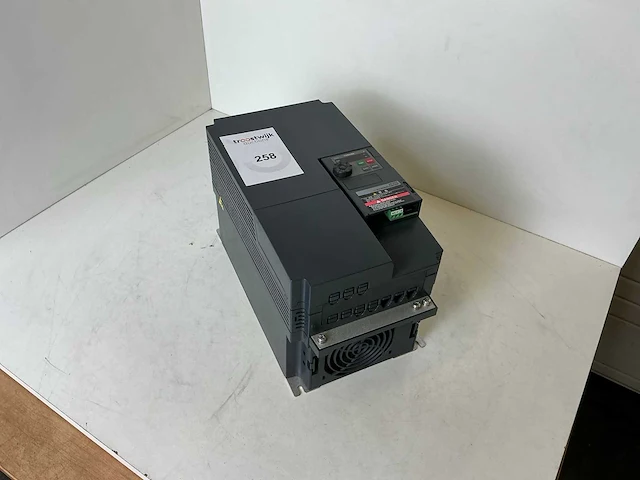 Toshiba vf-s15 vfs15-4110pl-w1 frequentieregelaar - afbeelding 1 van  6