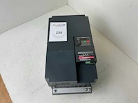 Toshiba vf-s15 vfs15-4110pl-w1 frequentieregelaar - afbeelding 2 van  6