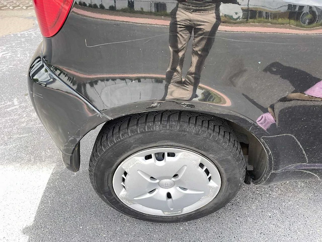 Toyota - 2000 - yaris - linea luna - personenauto - afbeelding 4 van  38