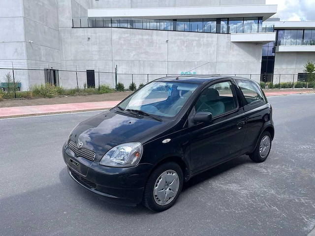 Toyota - 2000 - yaris - linea luna - personenauto - afbeelding 1 van  38