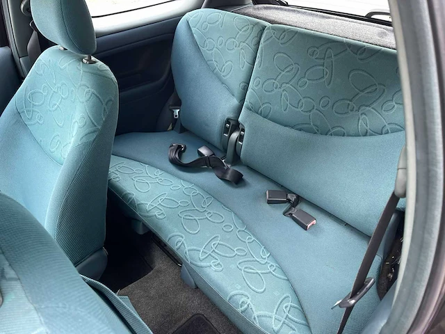 Toyota - 2000 - yaris - linea luna - personenauto - afbeelding 22 van  38