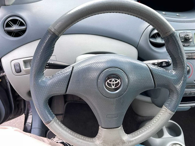 Toyota - 2000 - yaris - linea luna - personenauto - afbeelding 26 van  38