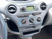 Toyota - 2000 - yaris - linea luna - personenauto - afbeelding 27 van  38
