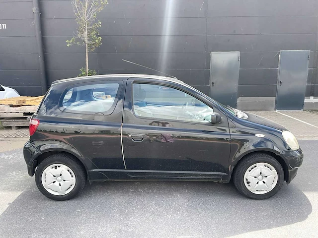 Toyota - 2000 - yaris - linea luna - personenauto - afbeelding 33 van  38