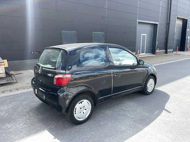 Toyota - 2000 - yaris - linea luna - personenauto - afbeelding 34 van  38