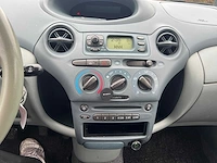 Toyota - 2000 - yaris - personenauto - afbeelding 10 van  19