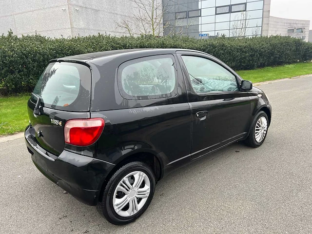 Toyota - 2000 - yaris - personenauto - afbeelding 17 van  19