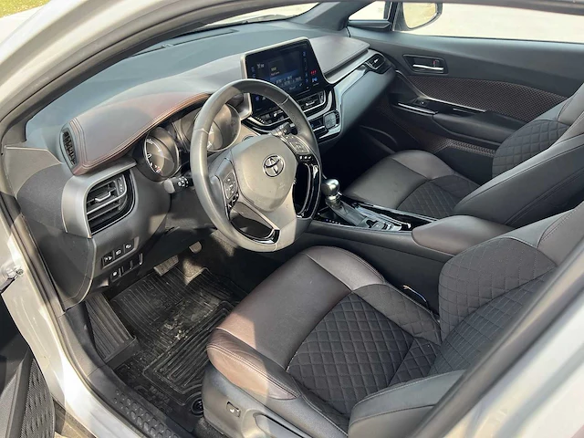 Toyota - 2017 - chr - hybride - personenauto - afbeelding 15 van  26