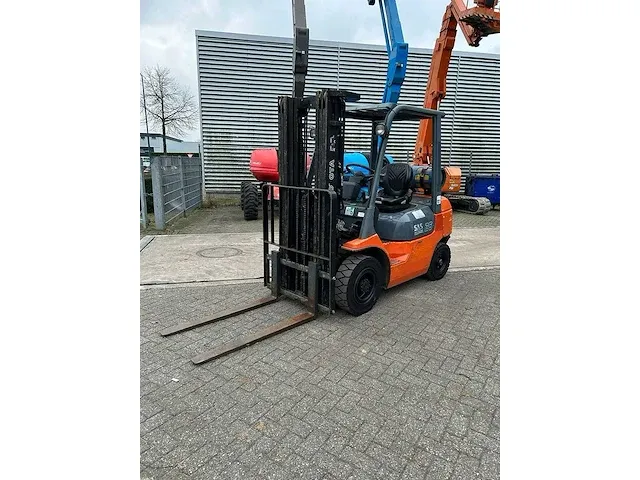 Toyota - 42-7fgf25 - vorkheftruck - afbeelding 2 van  7