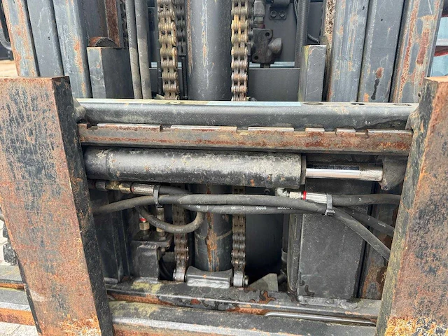 Toyota - reach forklift - 2003 - afbeelding 2 van  15