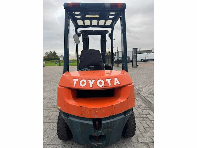 Toyota - reach forklift - 2003 - afbeelding 9 van  15