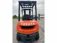 Toyota - reach forklift - 2003 - afbeelding 9 van  15