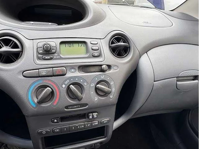 Toyota - yaris - 1.0-16v vvt-i sol - car - 1999 - afbeelding 11 van  21