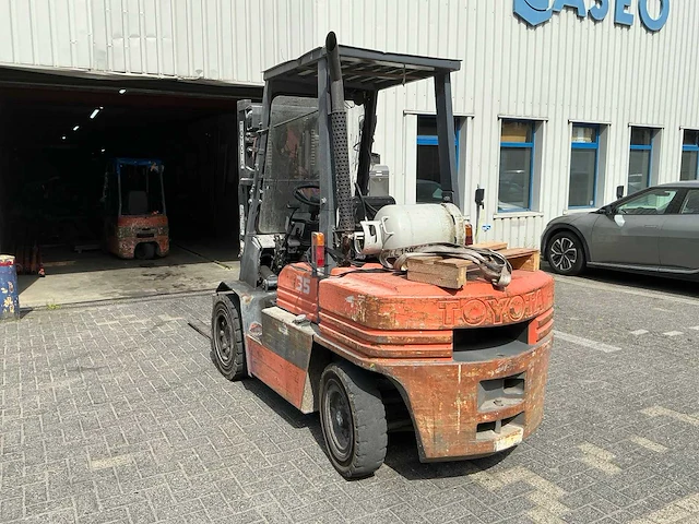 Toyota 35 vorkheftruck - afbeelding 3 van  13