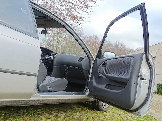 Toyota corolla 1.3 xli automatic (oldtimer) - afbeelding 9 van  44