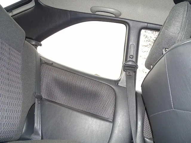 Toyota corolla 1.3 xli automatic (oldtimer) - afbeelding 16 van  44