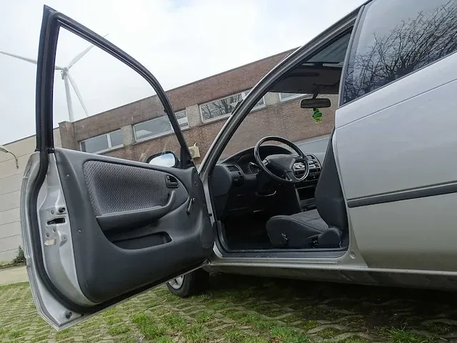 Toyota corolla 1.3 xli automatic (oldtimer) - afbeelding 20 van  44