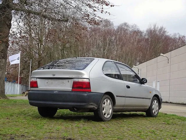 Toyota corolla 1.3 xli automatic (oldtimer) - afbeelding 34 van  44