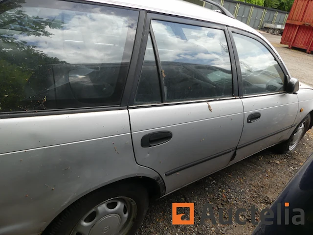 Toyota corolla car (voor onderdelen) - afbeelding 9 van  10