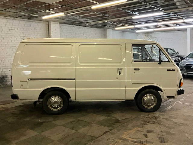 Toyota hiace - 1981 - oldtimer - afbeelding 6 van  73