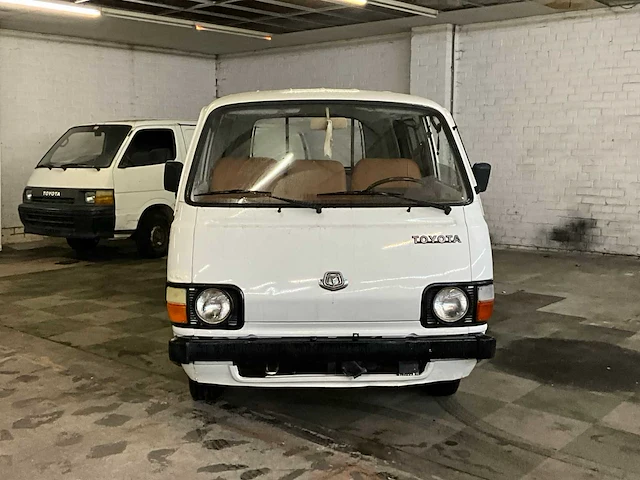 Toyota hiace - 1981 - oldtimer - afbeelding 8 van  73