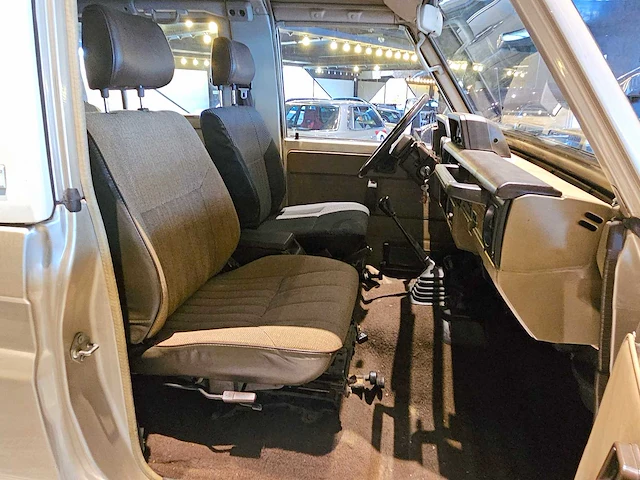 Toyota land cruiser 2.0 turbo-d (frp-top) - afbeelding 22 van  55