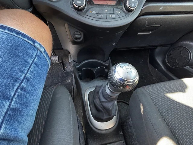 Toyota yaris 1.33i vvt-i lounge 99, 2012 - afbeelding 10 van  32