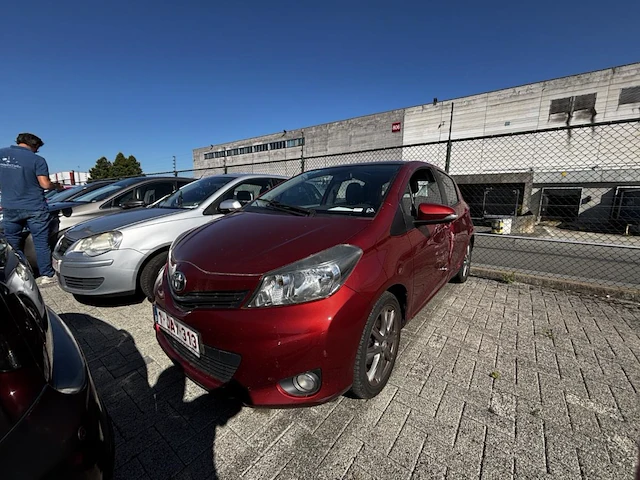 Toyota yaris 1.33i vvt-i lounge 99, 2012 - afbeelding 1 van  32