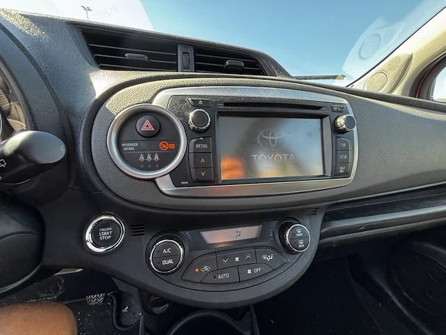 Toyota yaris 1.33i vvt-i lounge 99, 2012 - afbeelding 9 van  32