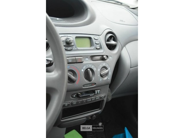 Toyota yaris - afbeelding 13 van  17