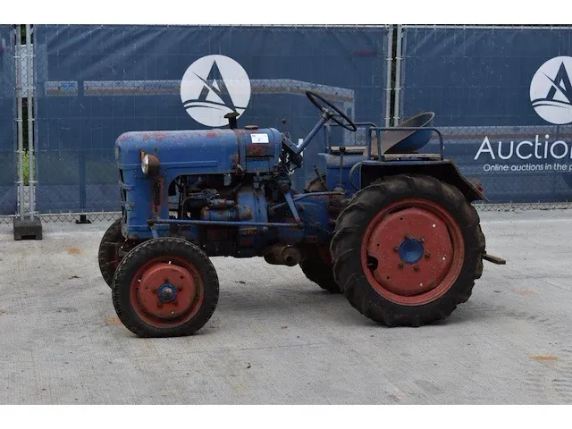 Tractor fahr d90 diesel 12pk - afbeelding 1 van  1