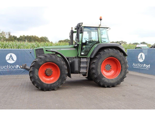 Tractor fendt favorit 824 diesel 230pk 1993 - afbeelding 1 van  1