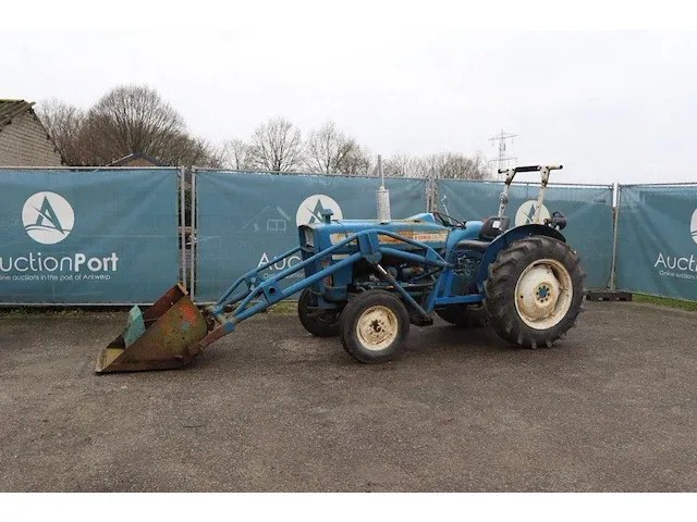 Tractor ford super dexta diesel - afbeelding 1 van  1