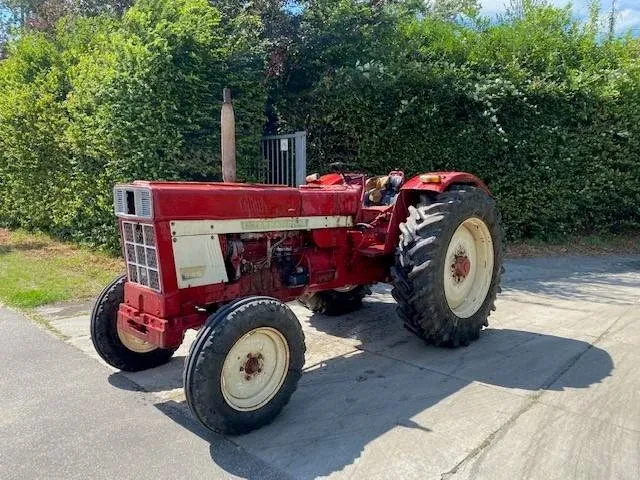 Tractor international 946 diesel (marge) - afbeelding 1 van  1