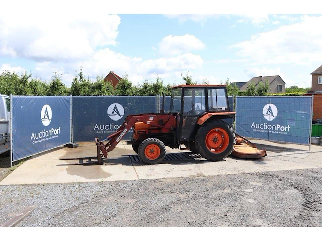 Tractor kubota l345dt diesel met voorlader en maaier (marge) - afbeelding 1 van  1