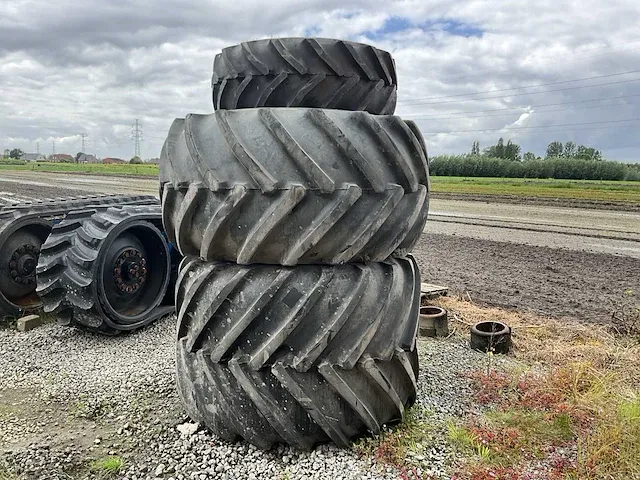 Tractor lagedrukbanden met velg 3stuks - afbeelding 1 van  9