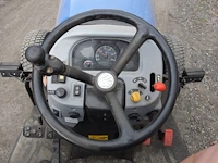 Tractor met haagschaar new holland - afbeelding 2 van  26