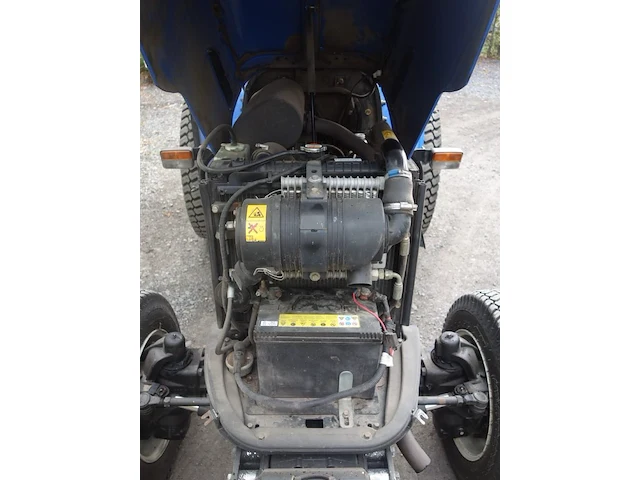 Tractor met haagschaar new holland - afbeelding 9 van  26