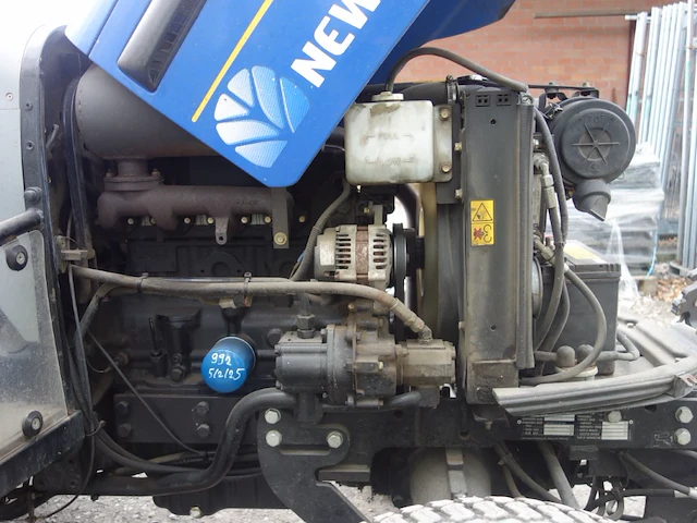 Tractor met haagschaar new holland - afbeelding 10 van  26