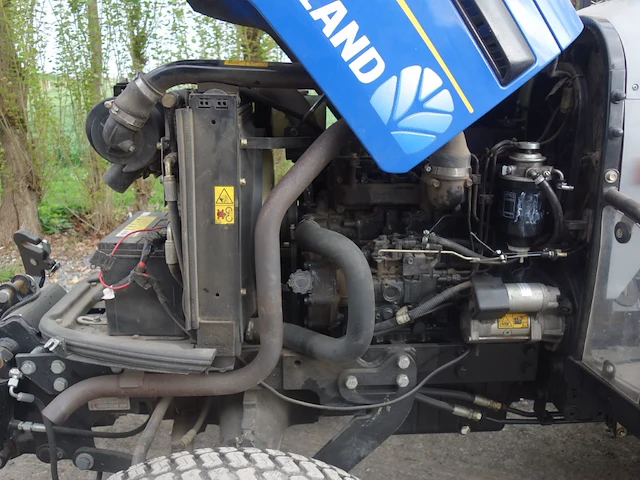 Tractor met haagschaar new holland - afbeelding 14 van  26