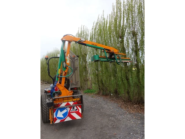 Tractor met haagschaar new holland - afbeelding 17 van  26