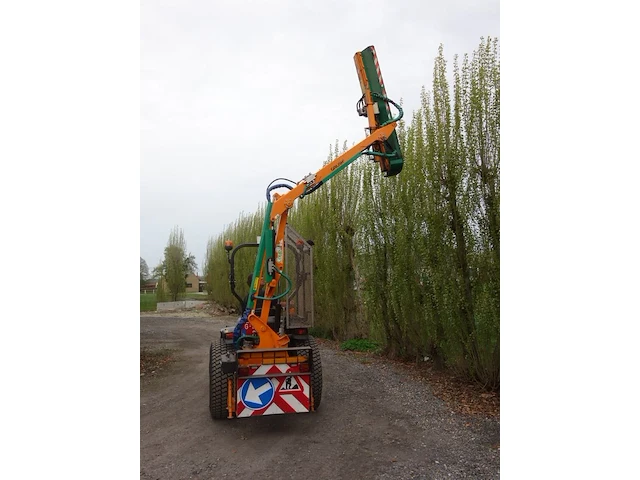 Tractor met haagschaar new holland - afbeelding 18 van  26