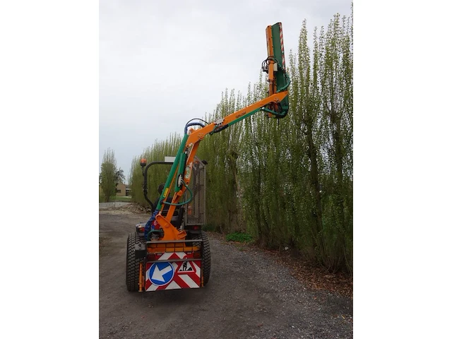Tractor met haagschaar new holland - afbeelding 19 van  26