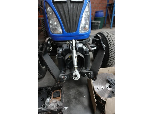 Tractor met haagschaar new holland - afbeelding 21 van  26