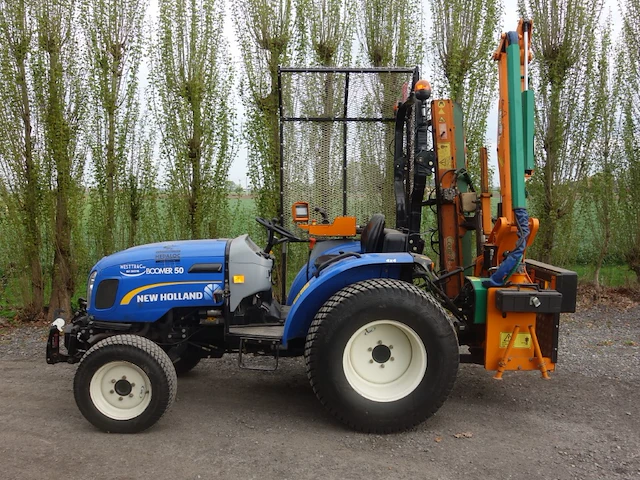 Tractor met haagschaar new holland - afbeelding 22 van  26