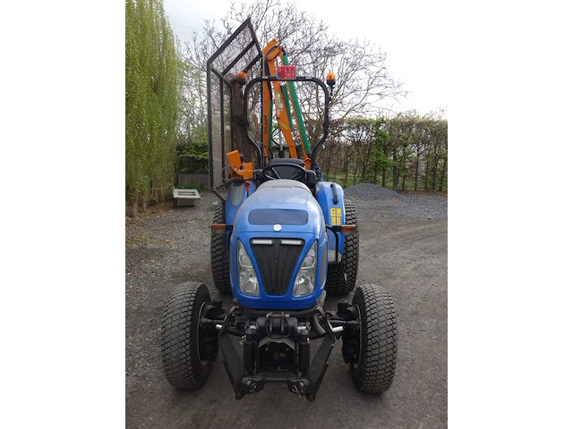Tractor met haagschaar new holland - afbeelding 23 van  26