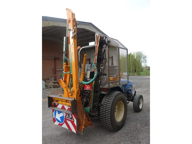 Tractor met haagschaar new holland - afbeelding 25 van  26