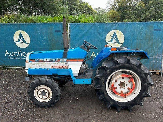 Tractor mitsubitshi mt2501 diesel 24.7pk - afbeelding 1 van  1