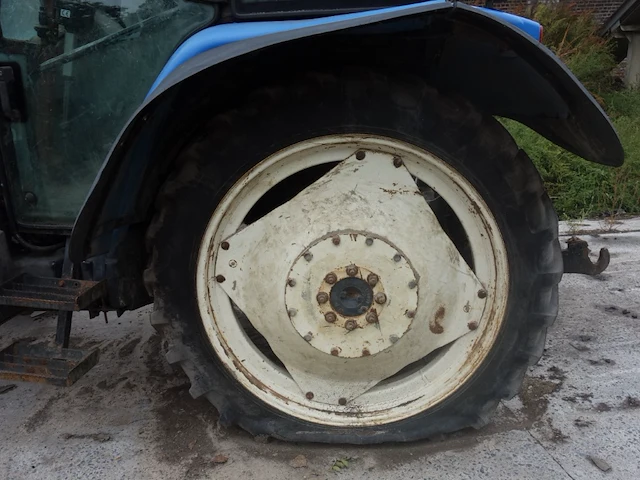 Tractor new holland - afbeelding 6 van  8